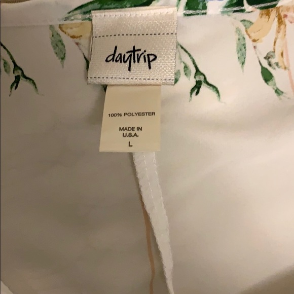 Tie in front blouse - Picture 2 of 3